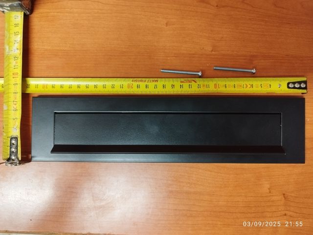 Buzón carta de metal color negro para puerta