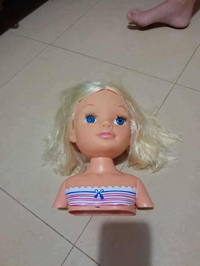 Cabeza maniquí Nancy para peinar