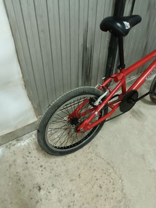 BMX Vegas: Bicicleta roja