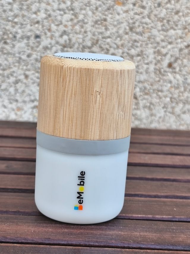 Altavoz 3W Bambú y luces Led
