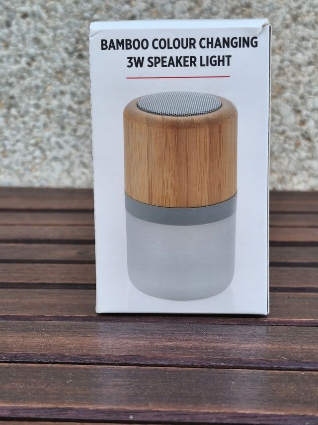 Altavoz 3W Bambú y luces Led