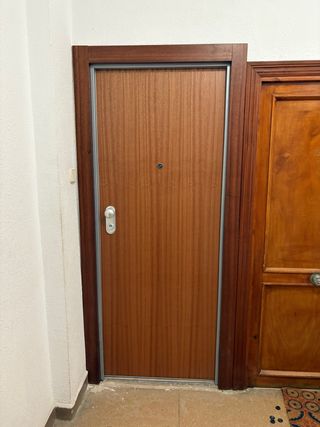 Puerta blindada madera