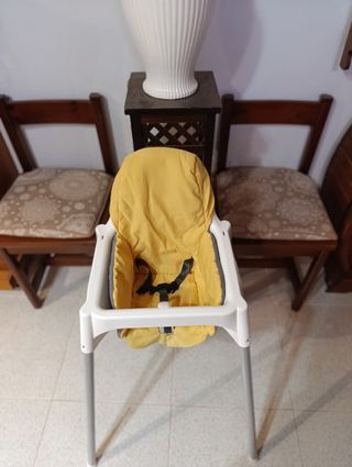 Cojín y soporte  trona Ikea 5€
Funda acolchada 12€