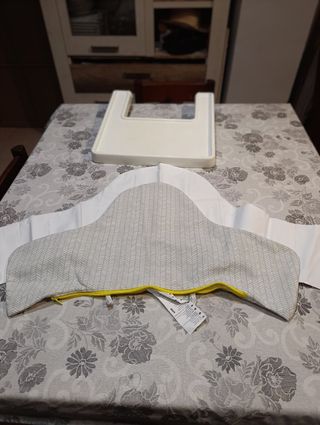 Cojín y soporte  trona Ikea 5€
Funda acolchada 12€