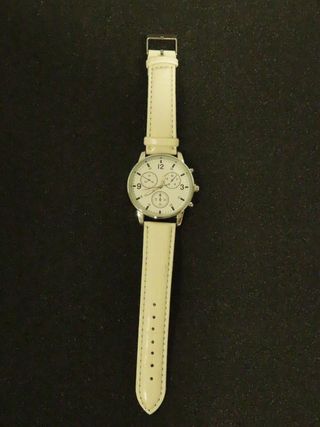 Reloj analógico elegante