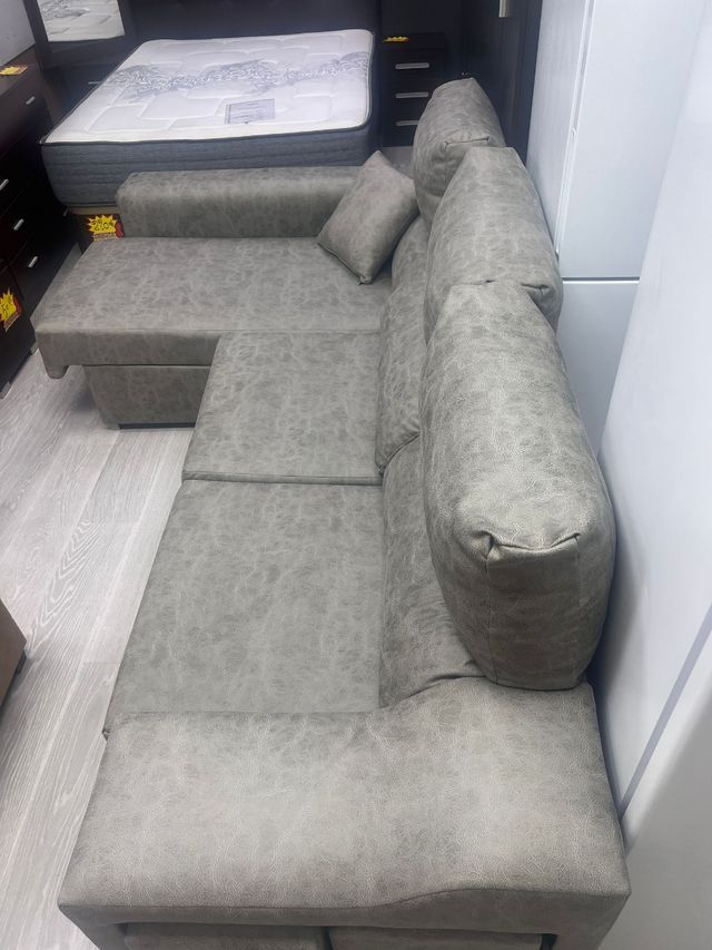 Sofá chaise longue  anti mancha  - 2 Puffs 2.60m