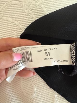 Blusa negra tirantes Stradivarius c/tachuelas