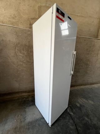 Congelador vertical Whirlpool