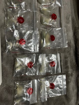 Unghie finte trasparenti - utilizzate alcune