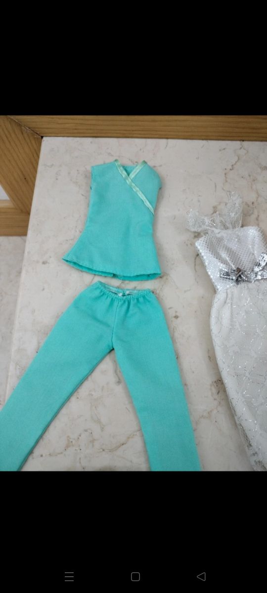 Barbie 3 vestiti: Hollywood nails,nurse...