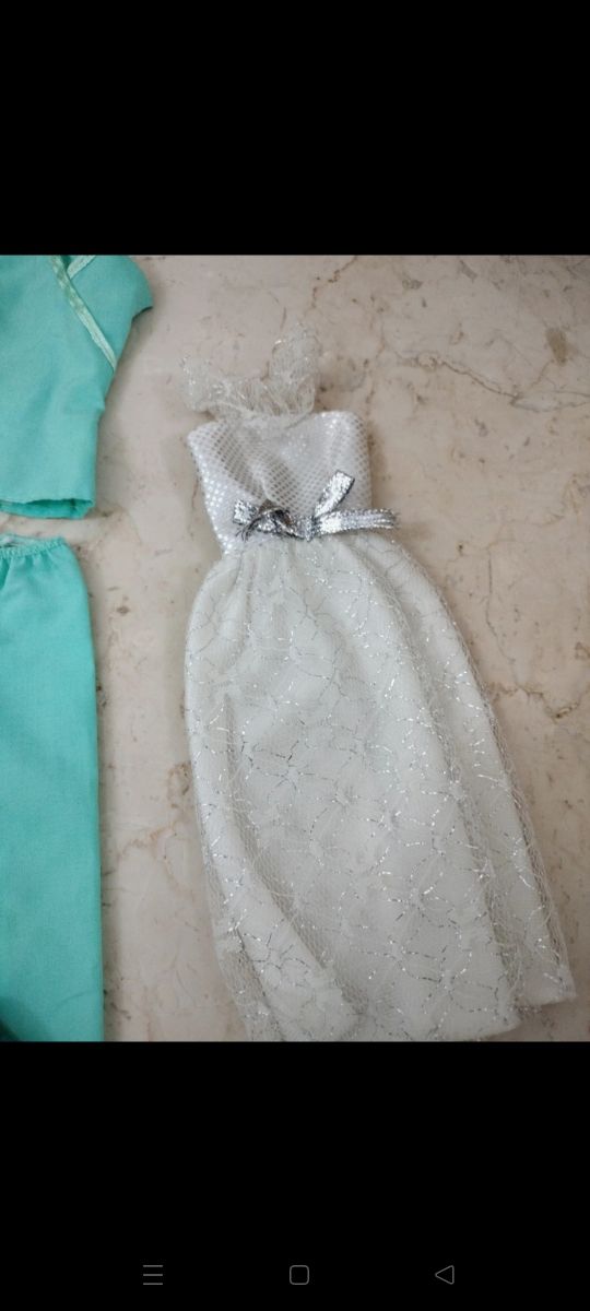 Barbie 3 vestiti: Hollywood nails,nurse...