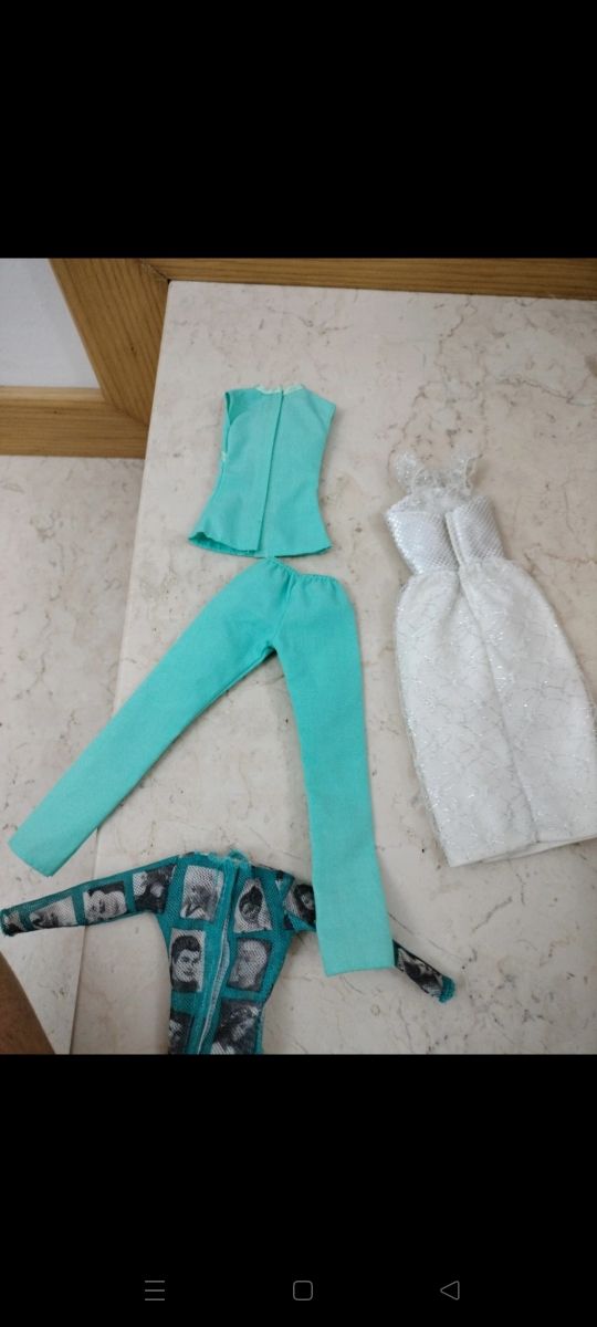 Barbie 3 vestiti: Hollywood nails,nurse...