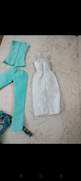 Barbie 3 vestiti: Hollywood nails,nurse...