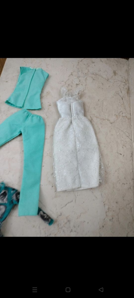 Barbie 3 vestiti: Hollywood nails,nurse...