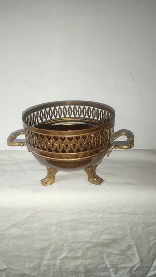 Antigua carbonera bronce centro mesa león