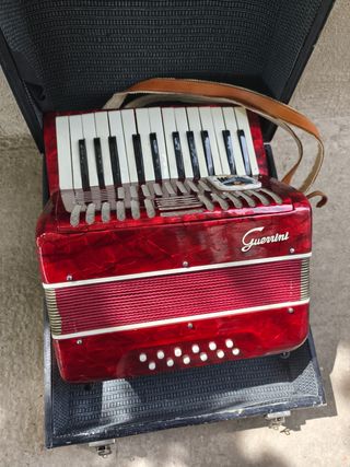 Acordeón Guerrini Rojo