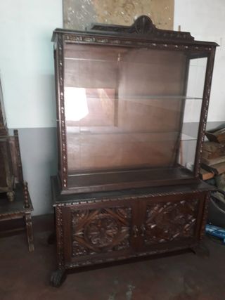 Vitrina antigua madera nogal
