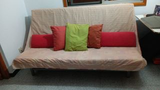 Sofá cama plegable beige y rojo