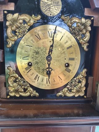 Reloj de pie antiguo