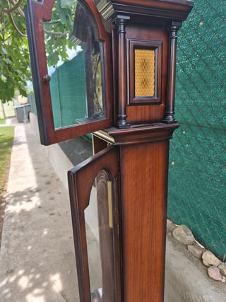 Reloj de pie antiguo