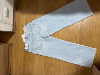 Jeans Stradivarius azul claro