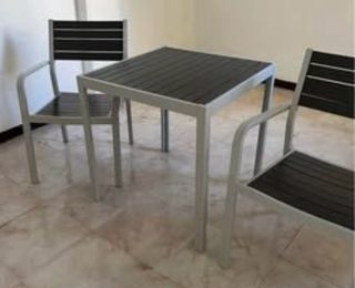 Mesa y sillas de aluminio para exterior