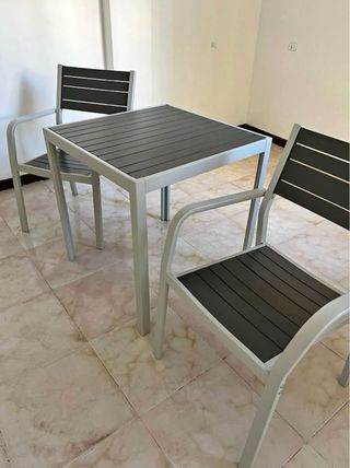 Mesa y sillas de aluminio para exterior