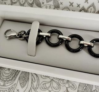Pulsera Lotus acero, plateada y negra.