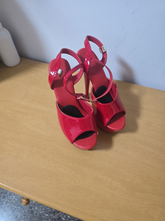 Zapatos rojos tacón alto
