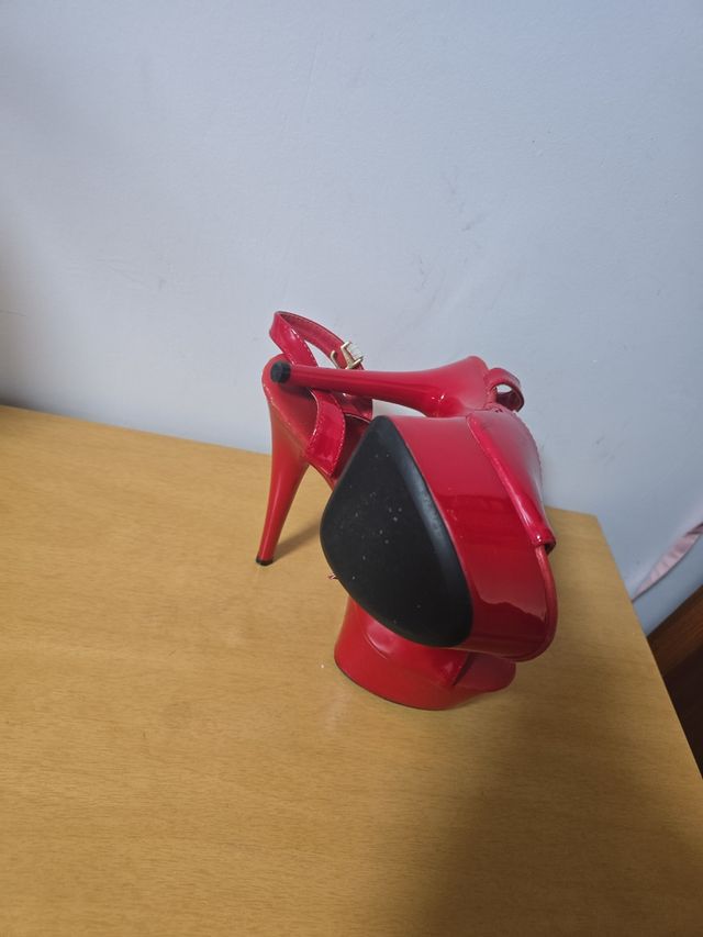 Zapatos rojos tacón alto