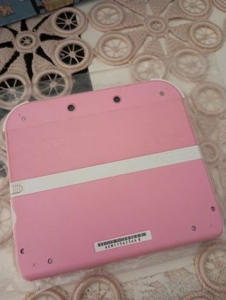 Nintendo 2DS rosa-bianco, Tomodachi Life