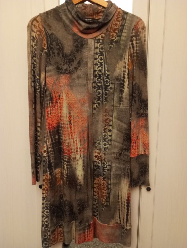 Vestido marrón y naranja estampado