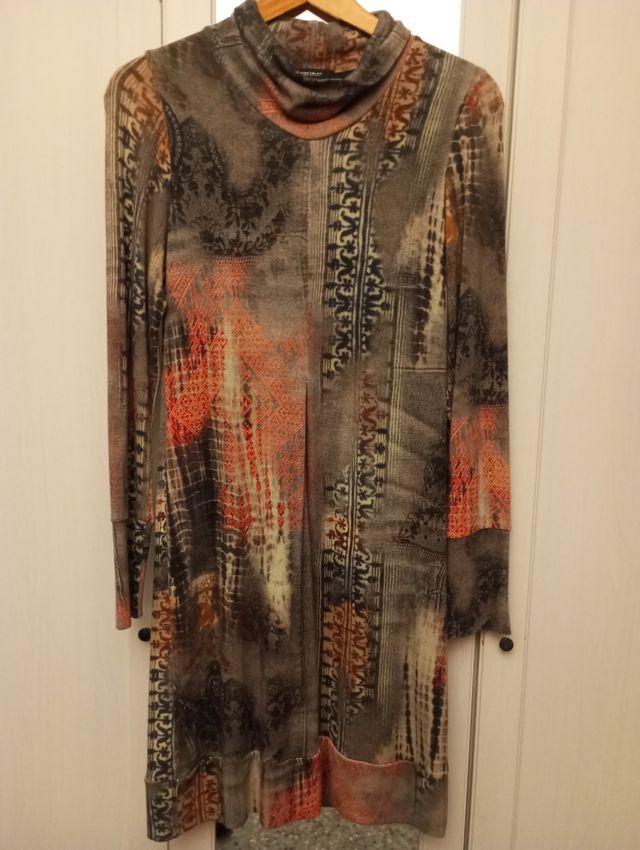 Vestido marrón y naranja estampado