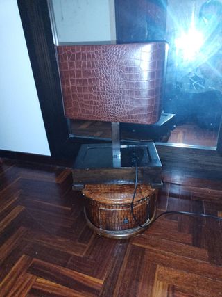 Cajonera & Lámpara de Madera