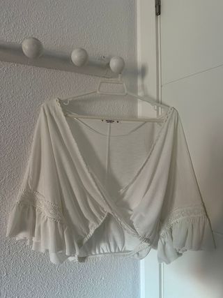 Blusa corta blanca Pull&Bear de mujer
