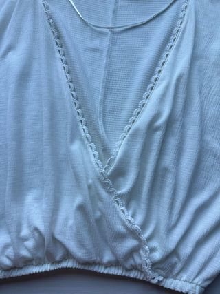 Blusa corta blanca Pull&Bear de mujer

