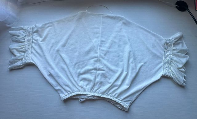 Blusa corta blanca Pull&Bear de mujer