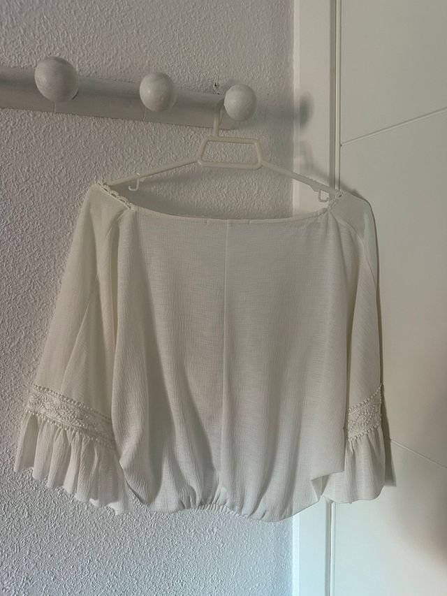 Blusa corta blanca Pull&Bear de mujer