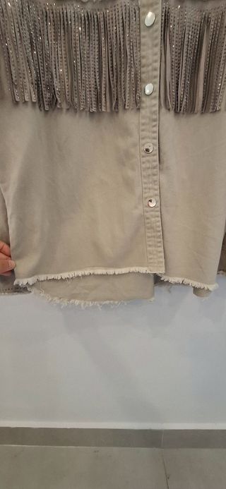 Chaqueta tejana verde pardo con flecos