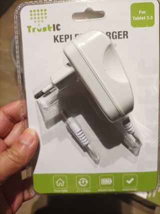 Cargador Trustclic Tablet 2.5A