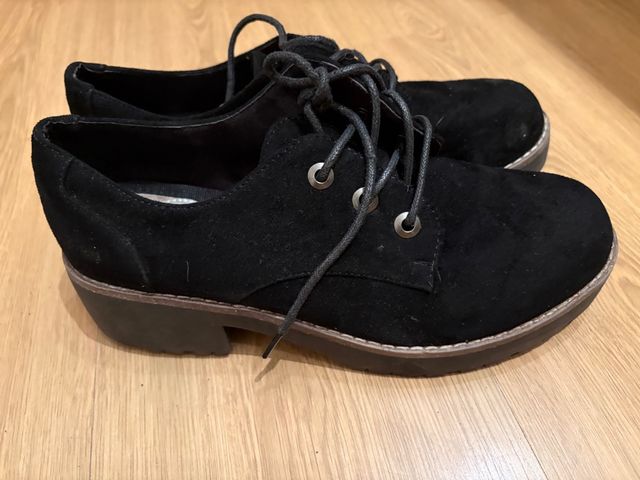 Zapato tipo Oxford con plataforma talla 41