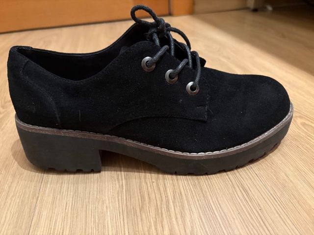 Zapato tipo Oxford con plataforma talla 41
