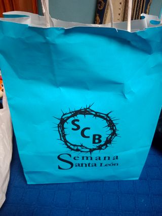 Capillo Semana Santa: birrete y cordones