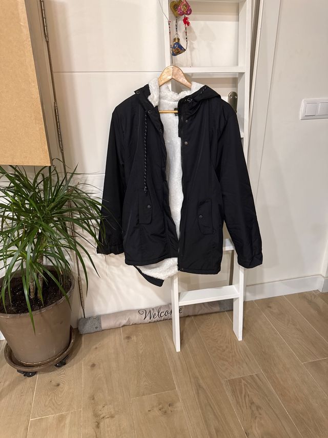 Abrigo negro con borreguillo