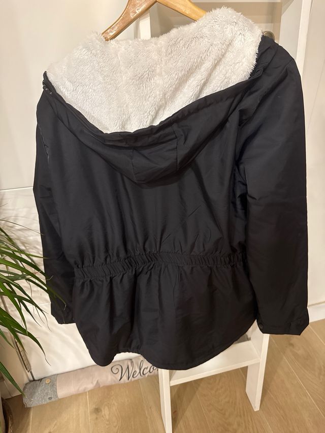 Abrigo negro con borreguillo