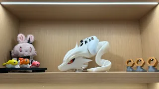 SOPORTE DE MANDO UNIVERSAL POKÉMON RESHIRAM 3D