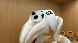 SOPORTE DE MANDO UNIVERSAL POKÉMON RESHIRAM 3D