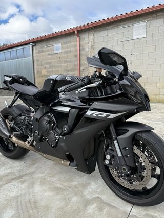 Yamaha R1 2024 - Moto Impecable