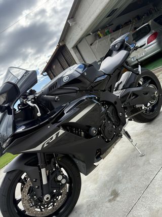 Yamaha R1 2024 - Moto Impecable