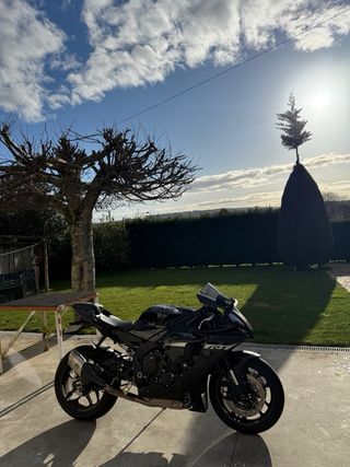 Yamaha R1 2024 - Moto Impecable